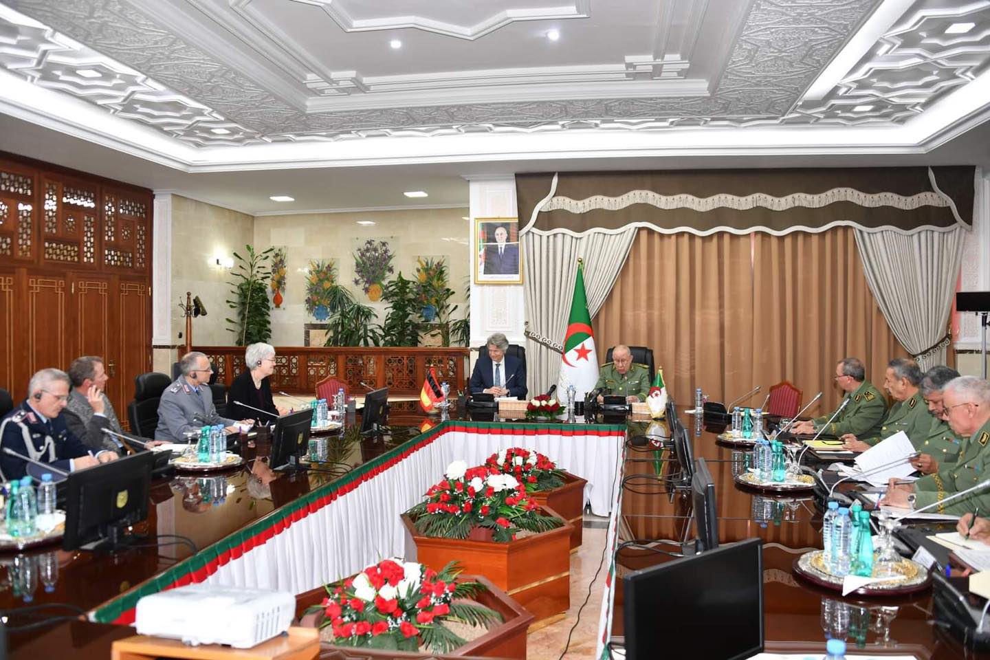 شنقريحة والمسؤول العسكري الألماني