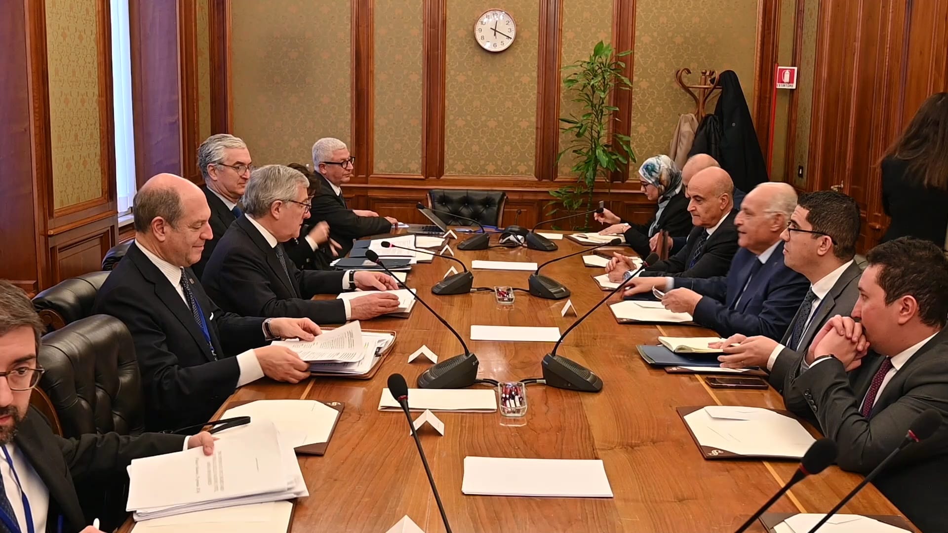 السيد عطاف يجري بروما محادثات ثنائية مع نظيره الإيطالي