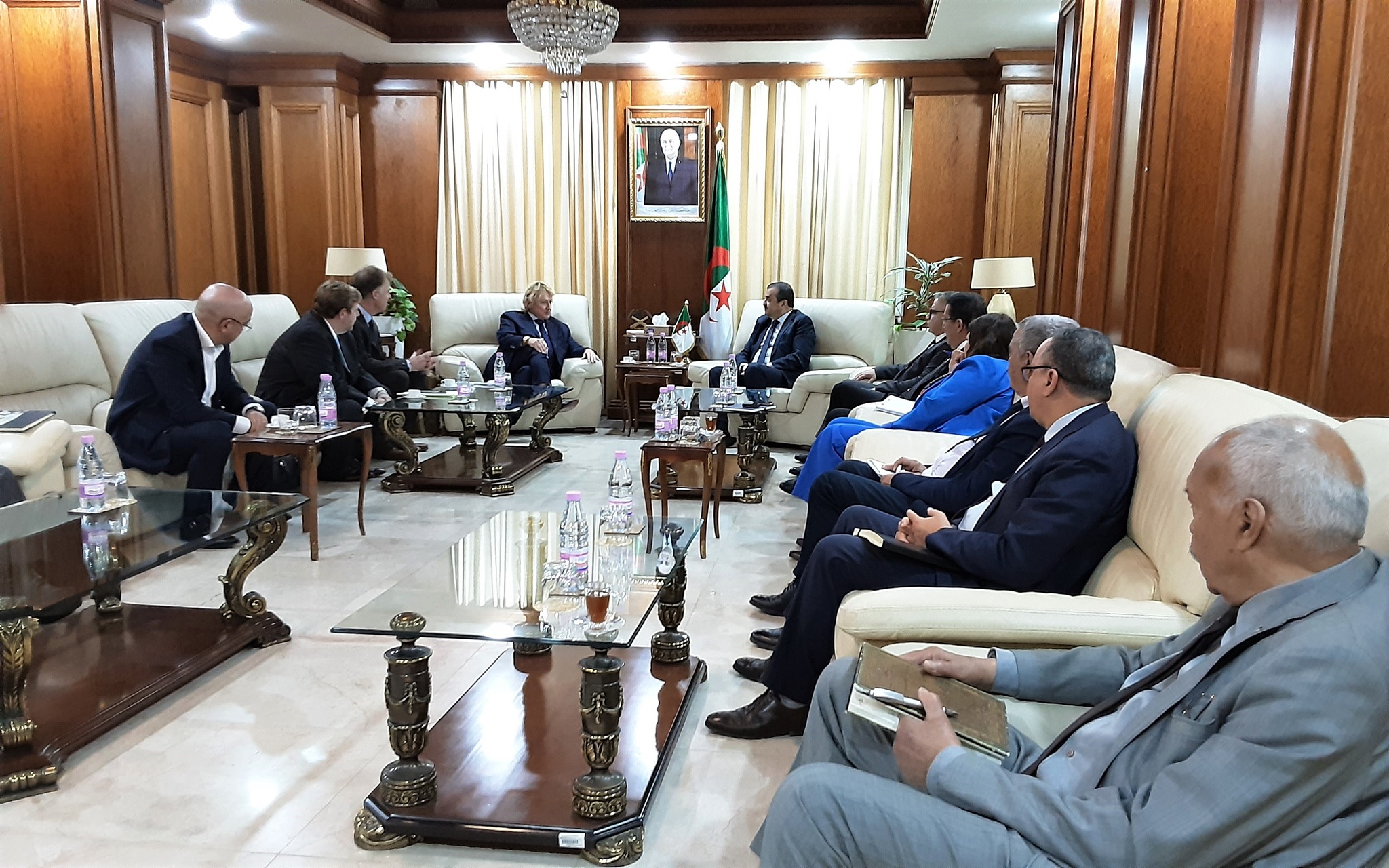 عرقاب يستقبل وفدا عن الشركة الأسترالية " ليونسبريدج"