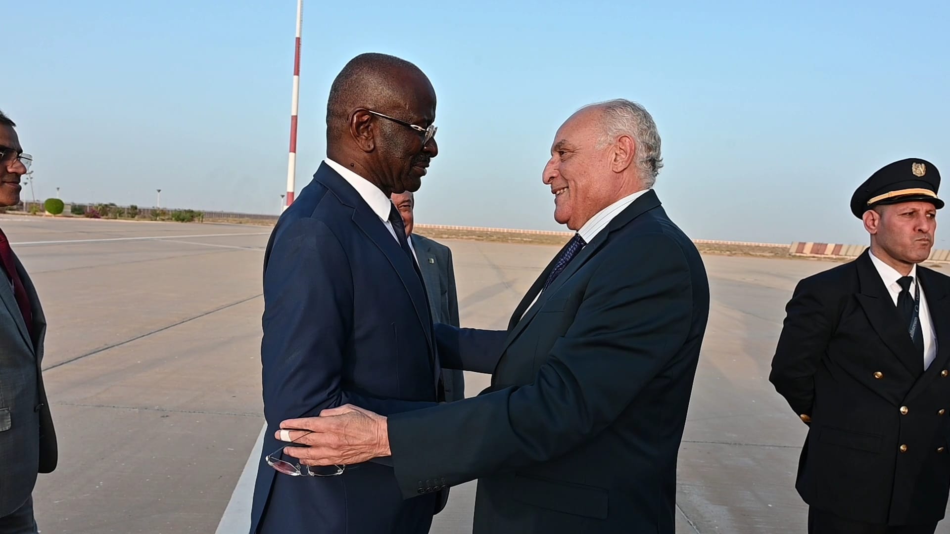 السيد عطاف يحل بالعاصمة الموريتانية  نواكشوط