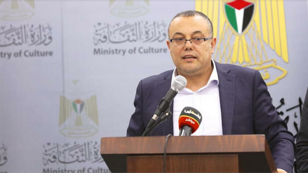 عاطف أبو سيف وزير الثقافة الفلسطيني