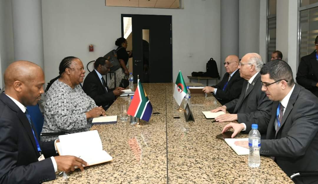 وزيرة العلاقات الدولية والتعاون بجمهورية جنوب إفريقيا