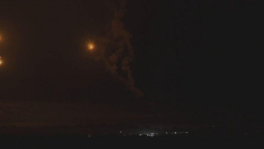 غزة الغارقة في الظلام و انقطاع الاتصالات معزولة عن العالم