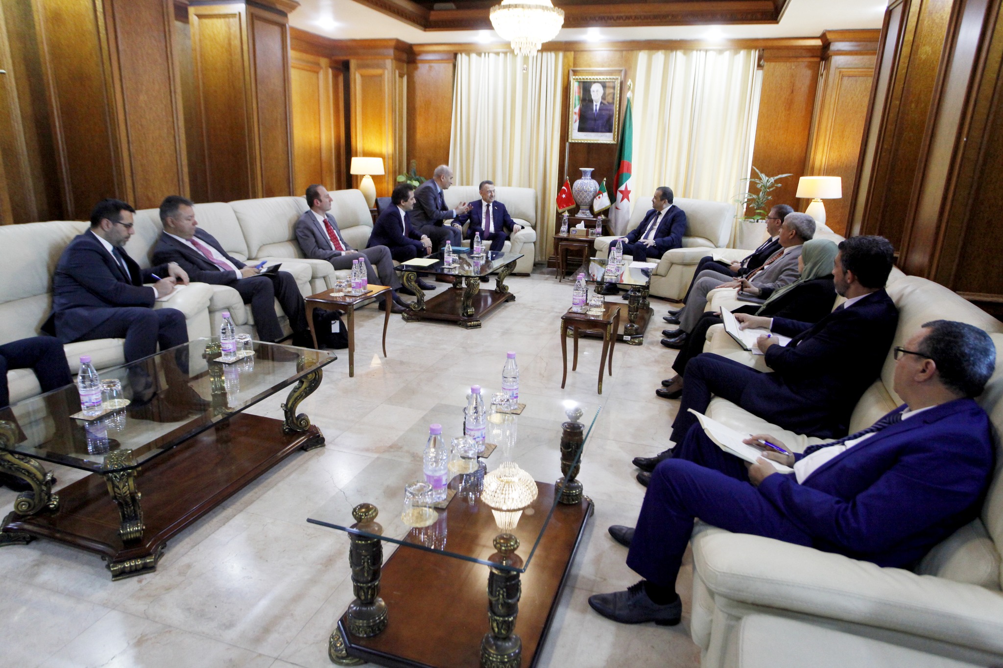 السيد عرقاب يستقبل وفدا برلمانيا تركيا