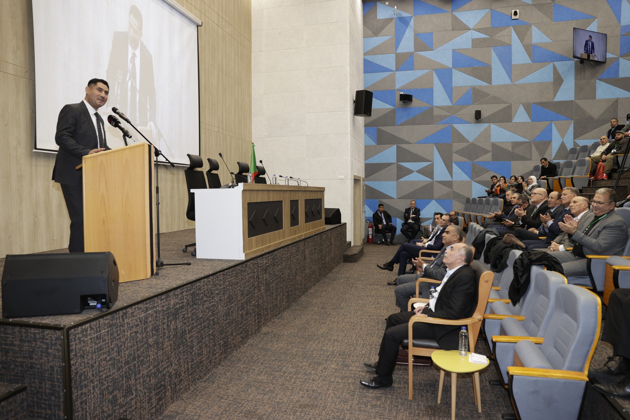 وزير الاتصال