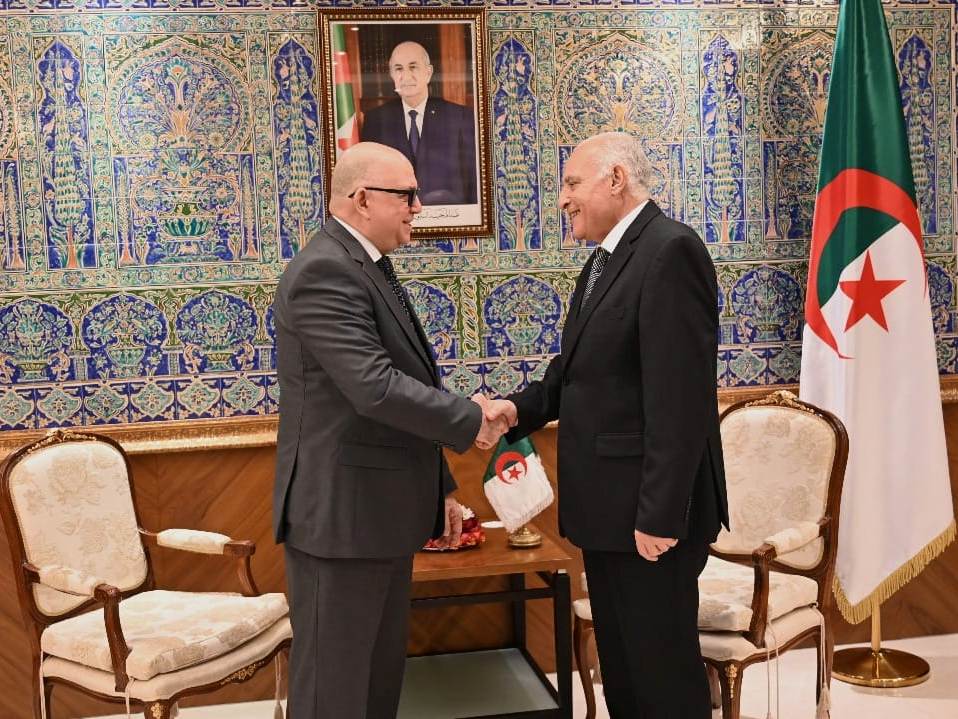 Ahmed Attaf reçoit l'ambassadeur de Cuba en Algérie