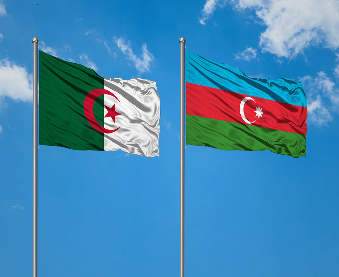 Drapeaux de l'Algérie et de l'Azerbaïdjan