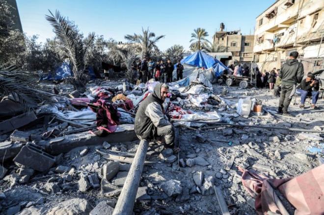 قصف صهيوني استهدف برجا سكنيا في رفح جنوبي قطاع غزة
