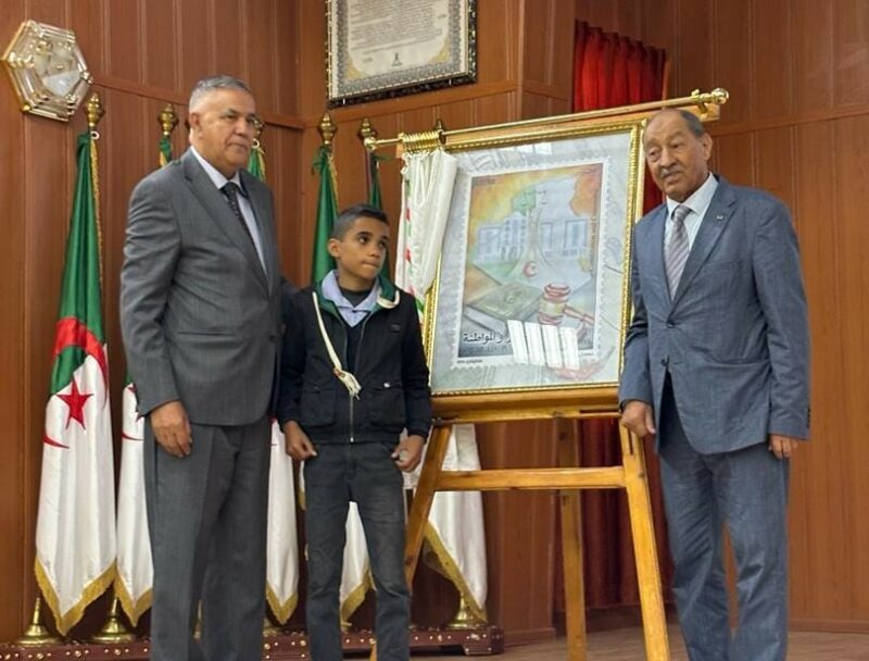 طابع بريدي جديد حول ''المواطنة والدستور''