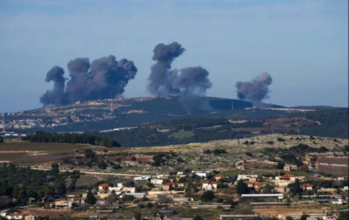 الكيان الصهيوني يشن غارات على قرى وبلدات الجنوب