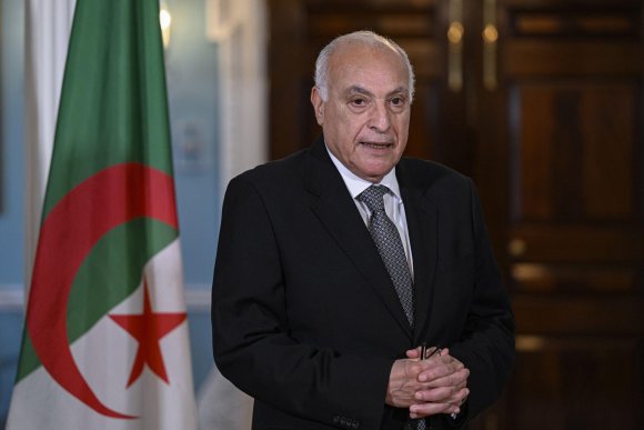 احمد عطاف