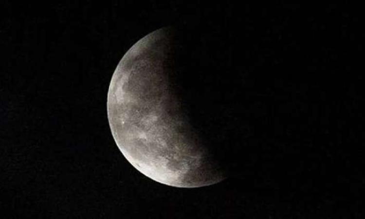 الصين تصدر أول أطلس جيولوجي عالي الدقة للقمر في العالم