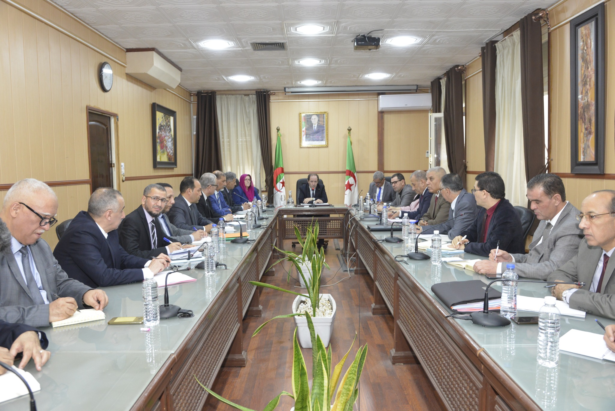 وزير التربية يدعو إلى التحلي بنفس العزم والحزم لاستكمال الأعمال المرتبطة بالثلاثي الثالث والتحضير للامتحانات الوطنية وزير التربية يدعو إلى التحلي بنفس العزم والحزم لاستكمال الأعمال المرتبطة بالثلاثي الثالث والتحضير للامتحانات الوطنية
