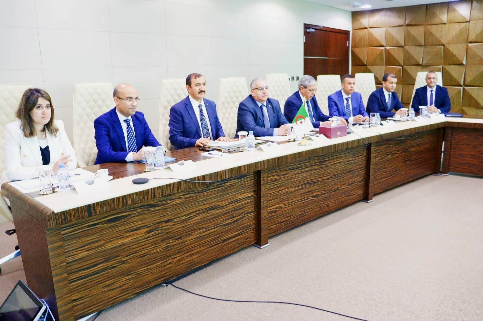 Première session des consultations politiques algéro-qataris