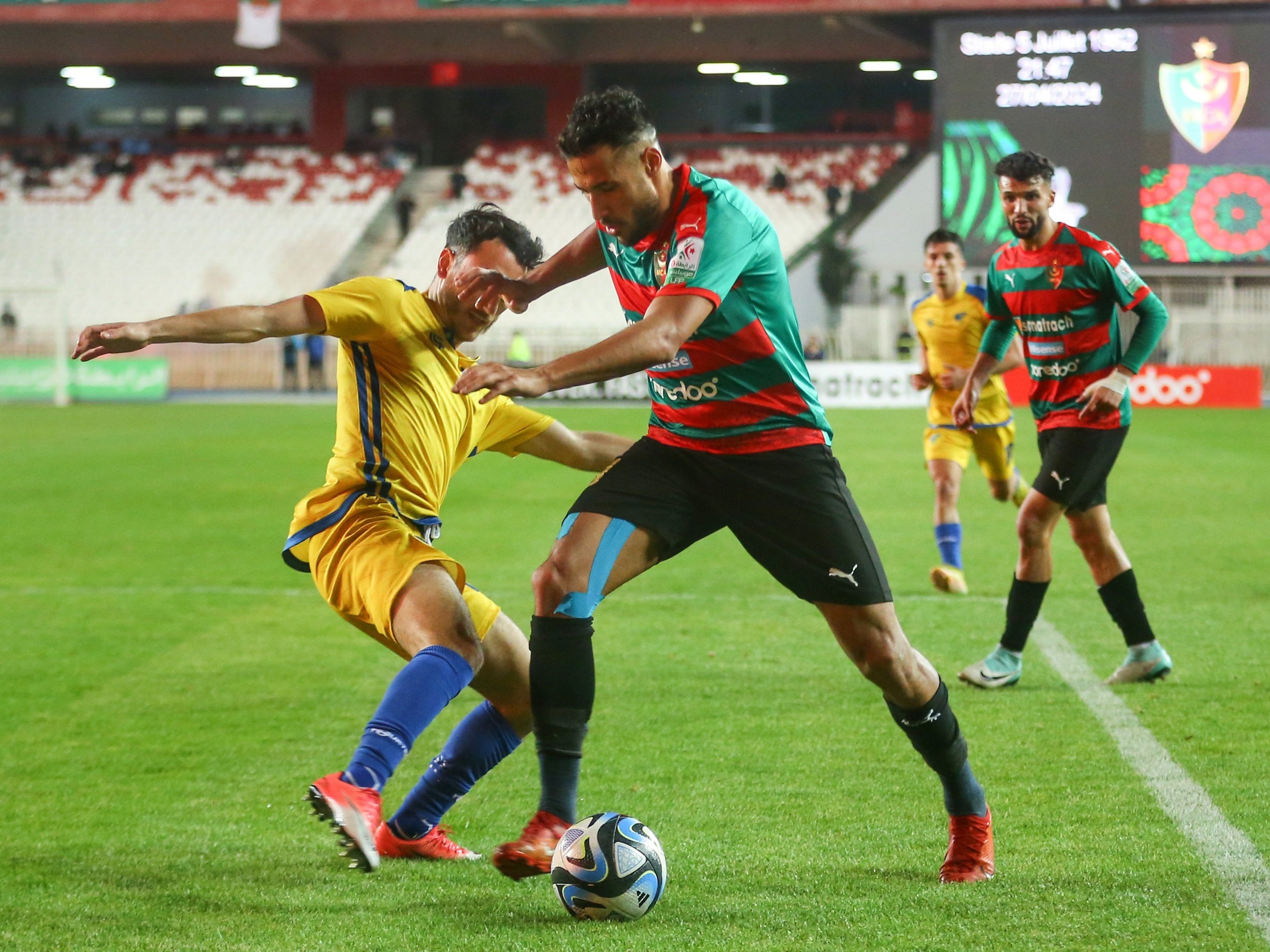 Youcef Belaili dans ses œuvres