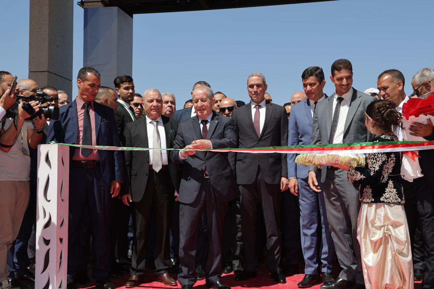 وزير  السياحة