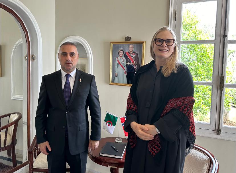 السفير الفلسطيني رفقة سفيرة النرويج في الجزائر