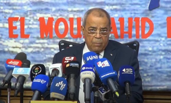 وزير الصناعة والإنتاج الصيدلاني، السيد علي عون