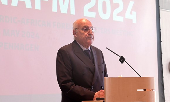 Ahmed Attaf, ministre des Affaires étrangères et de la Communauté nationale à l'étranger