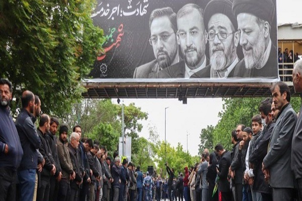 مراسم التشييع لرئيسي ومرافقيه