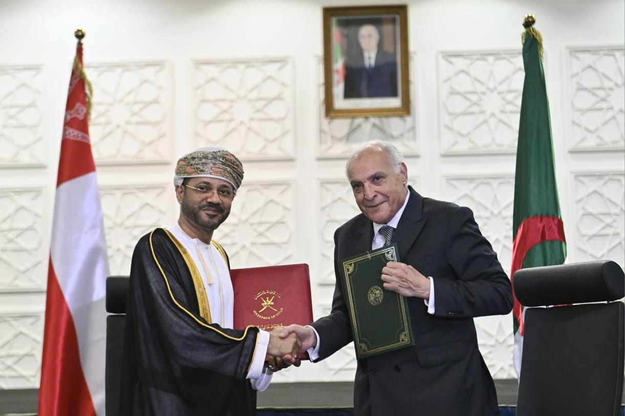 الدورة الثامنة للجنة المشتركة الجزائرية-العمانية : التوقيع على عدة نصوص قانونية 