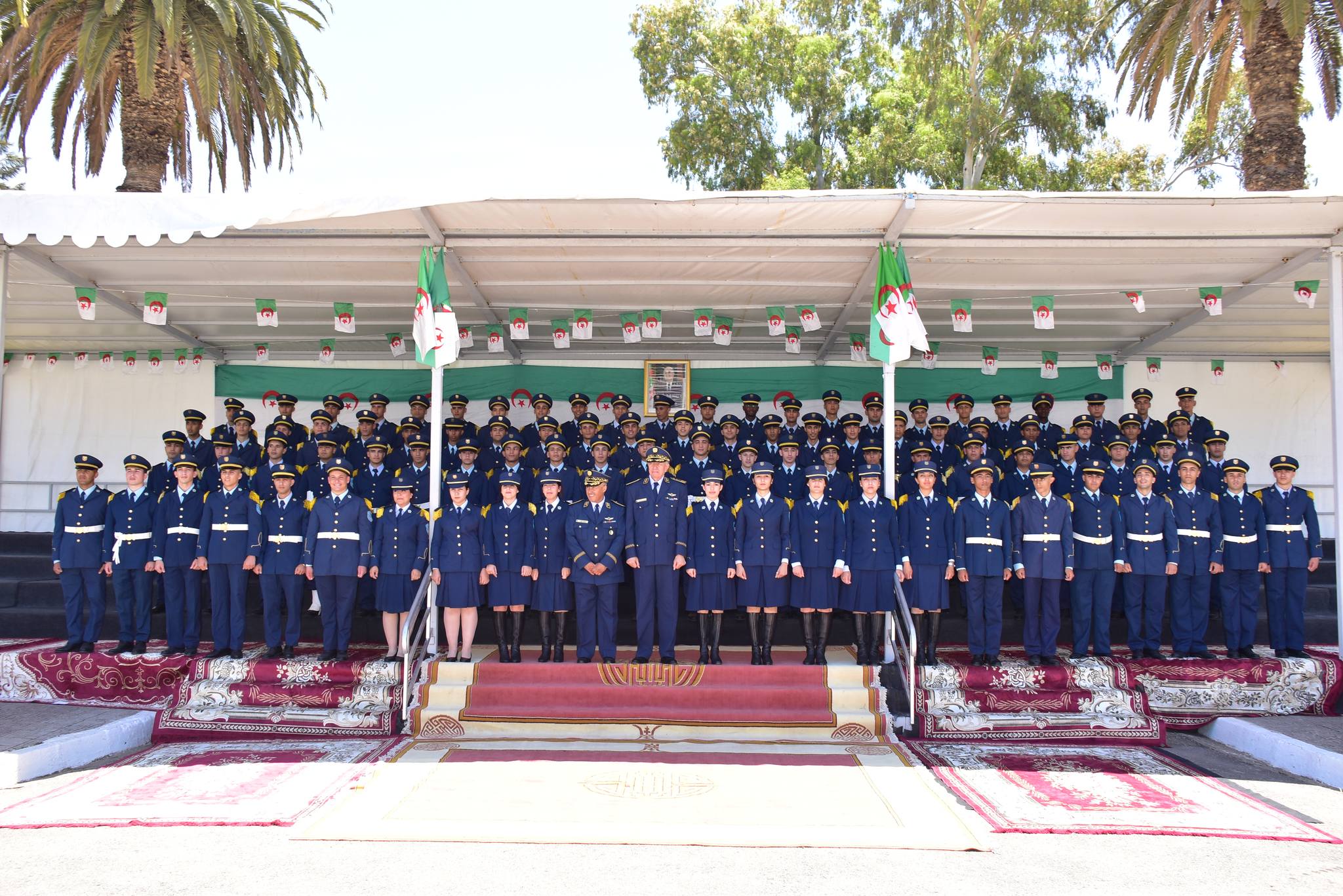 الدفعة الـ 30 للضباط والطلبة الضباط بالمدرسة العليا لتقنيات الطيران