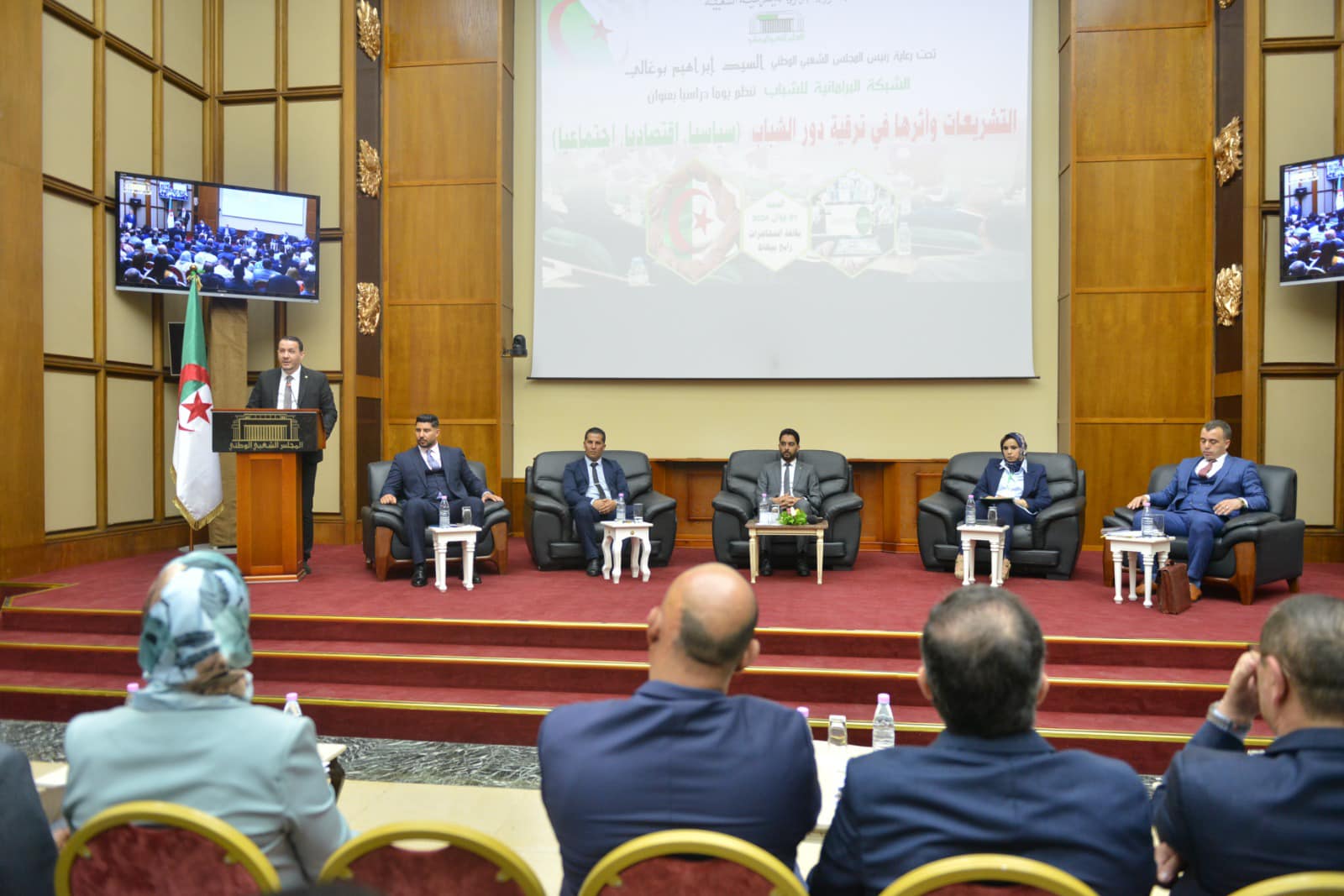 التشريعات وأثرها في ترقية دور الشباب