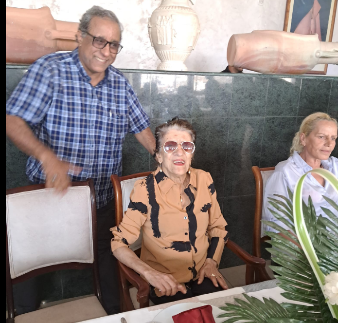 نادي قدماء الاعلام و الثقافة يكرم الممثلة الكوميدية بيونة