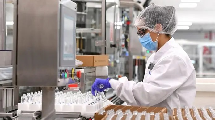 الوحدة التجارية "لمجمع صيدال" بباتنة  السيدة حنان حوفاني