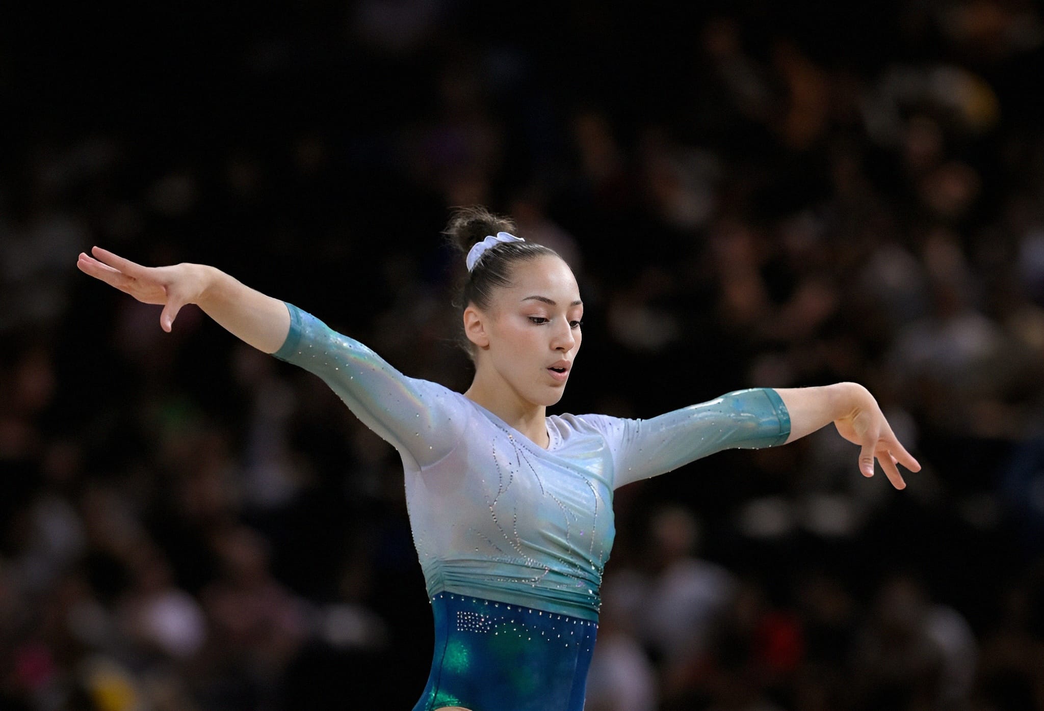 Kaylia Nemour intraitable aux barres asymétriques