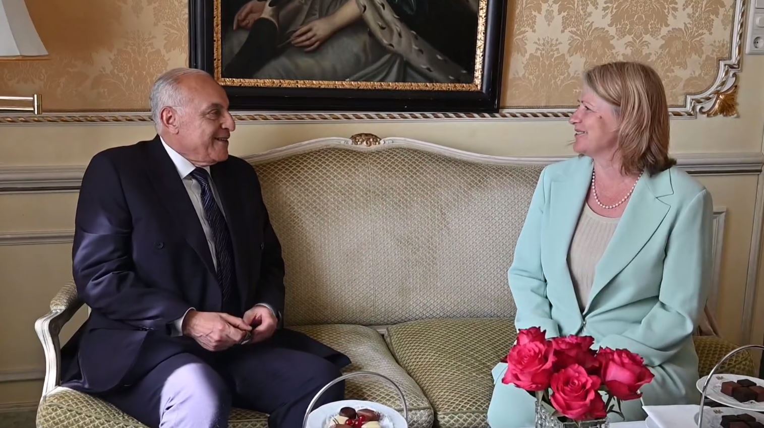 عطاف ورئيسة اللجنة الصداقة