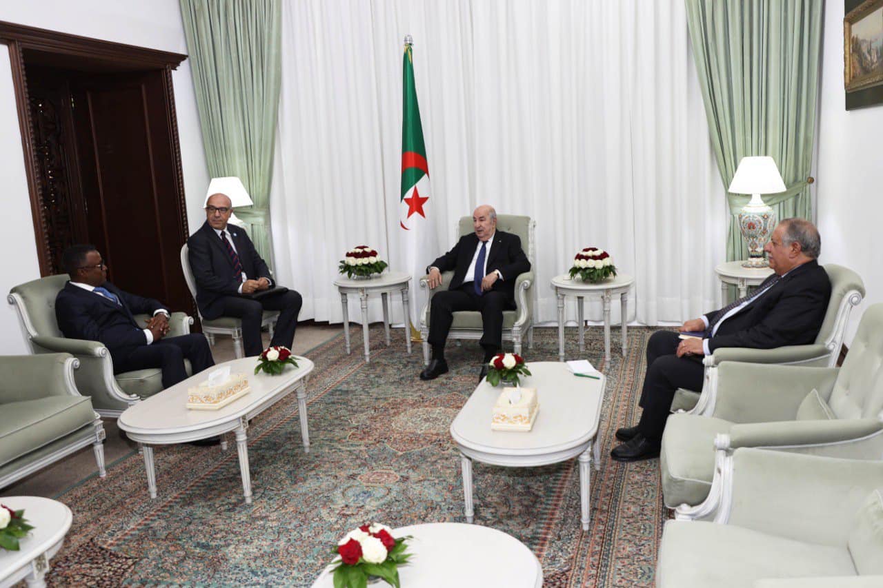 الرئيس تبون يستقبل 3 سفراء