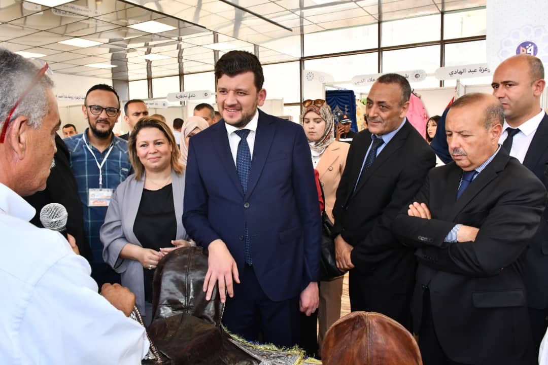 فتح مزاولة نشاطات اقتصادية للموظفين