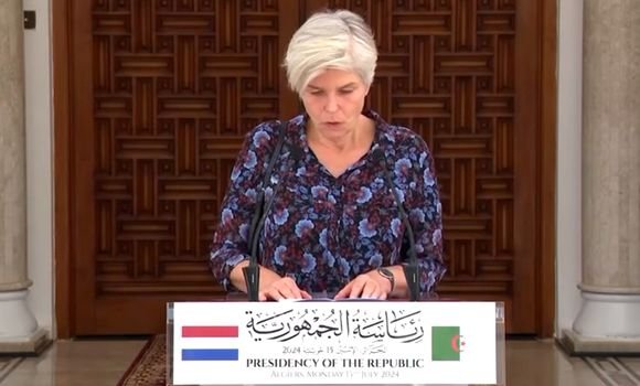 سفيرة مملكة هولندا بالجزائر جانا فان دير فيلد