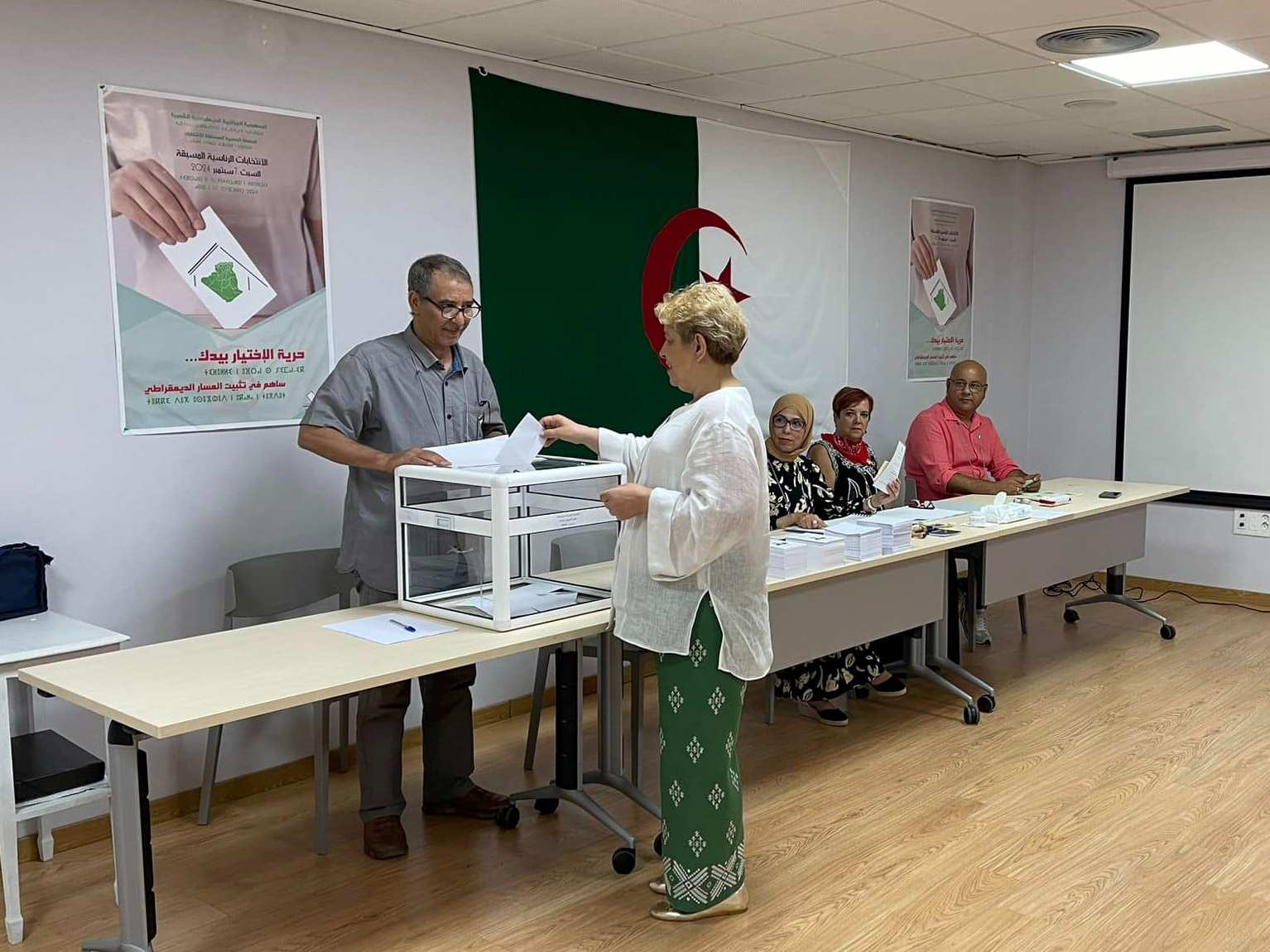 الجالية الوطنية المقيمة بإسبانيا