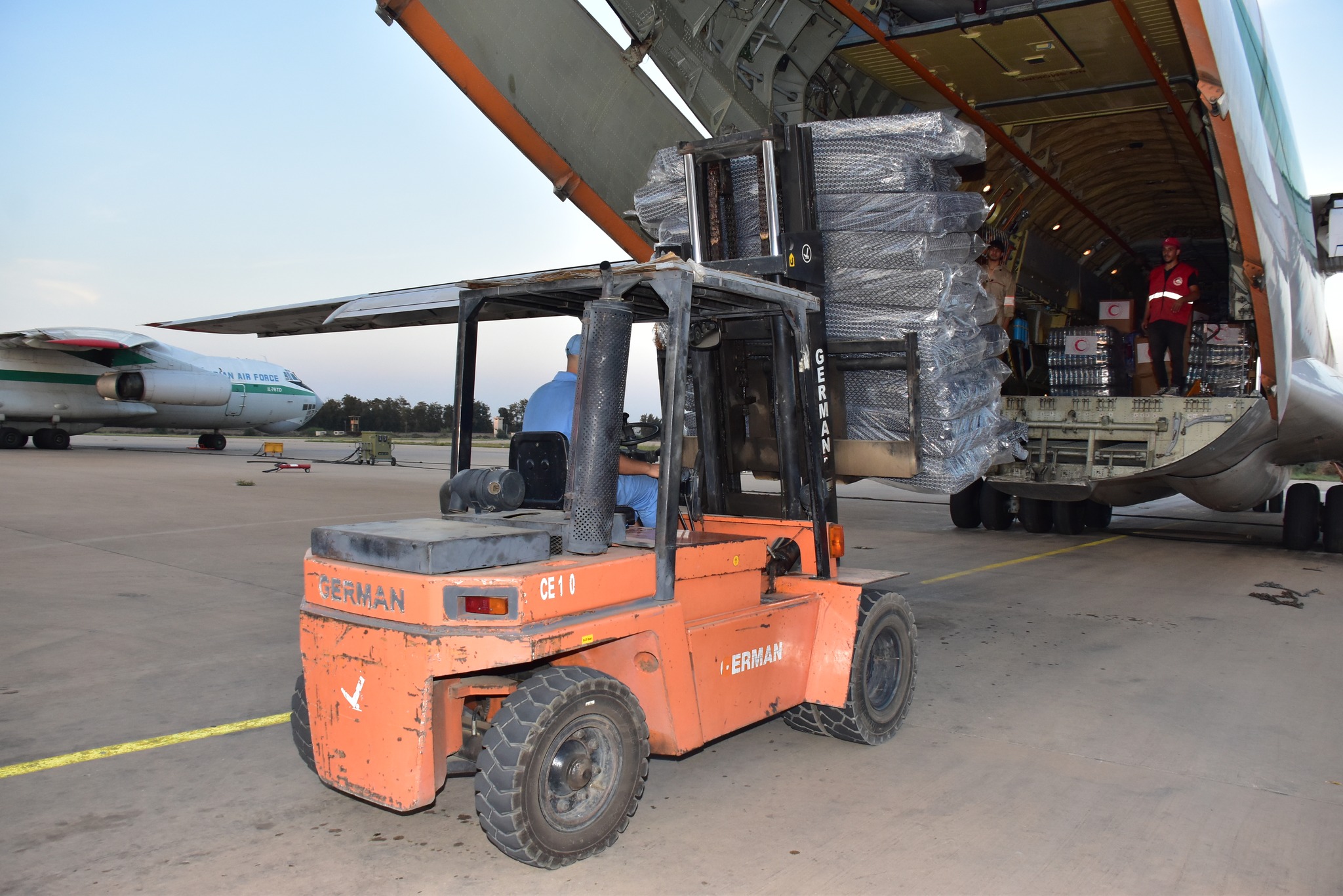Acheminement d'aides humanitaires vers les camps des réfugiés sahraouis à Tindouf