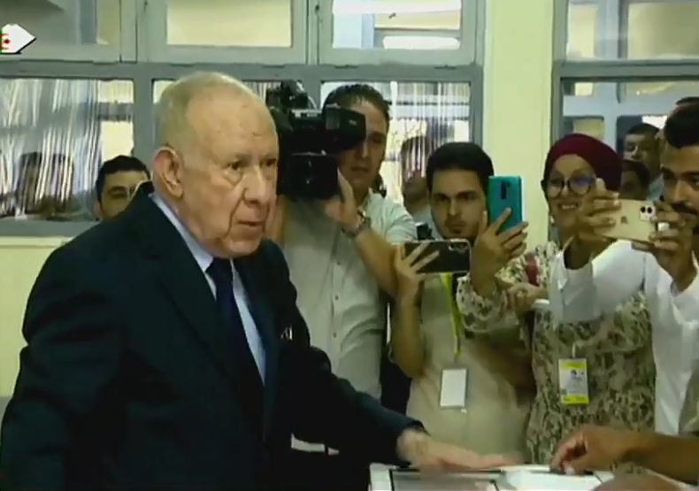 الفريق أول ، رئيس أركان الجيش الوطني الشعبي ،السعيد شنقريحة يؤدي واجبه الانتخابي