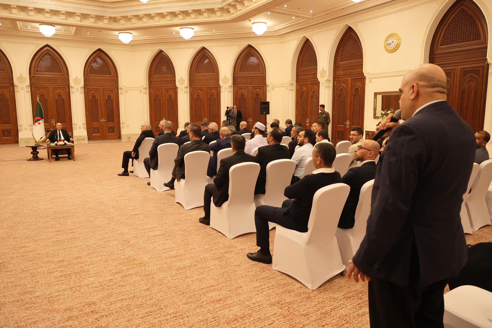 لقاء رئيس الجمهورية مع افراد الجالية بسلطنة عمان