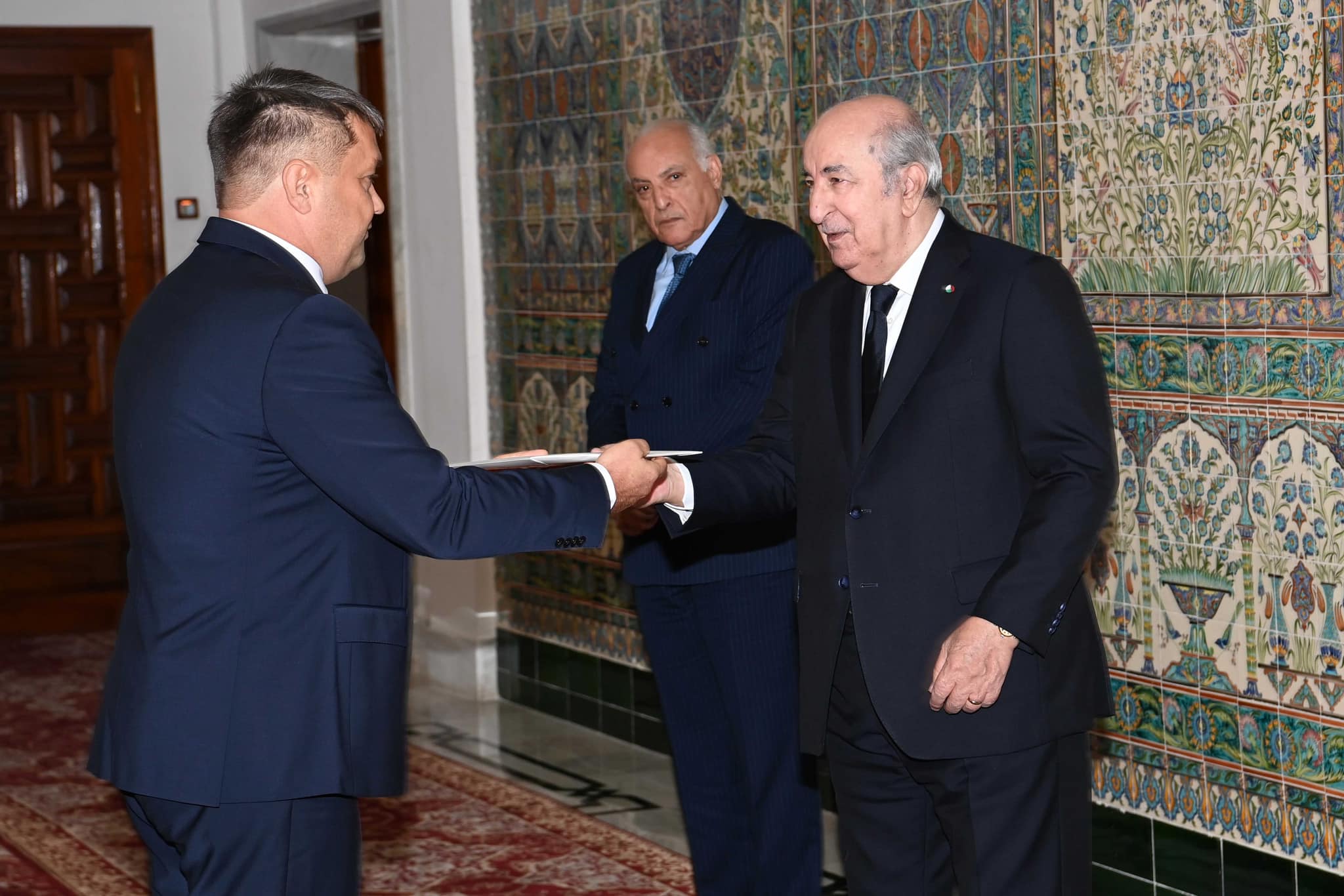 تبون سفراء جدد