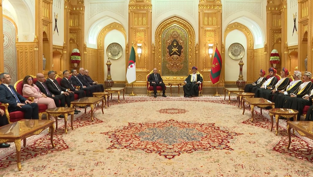 محادثات موسعة بين رئيس الجمهورية وسلطان عمان