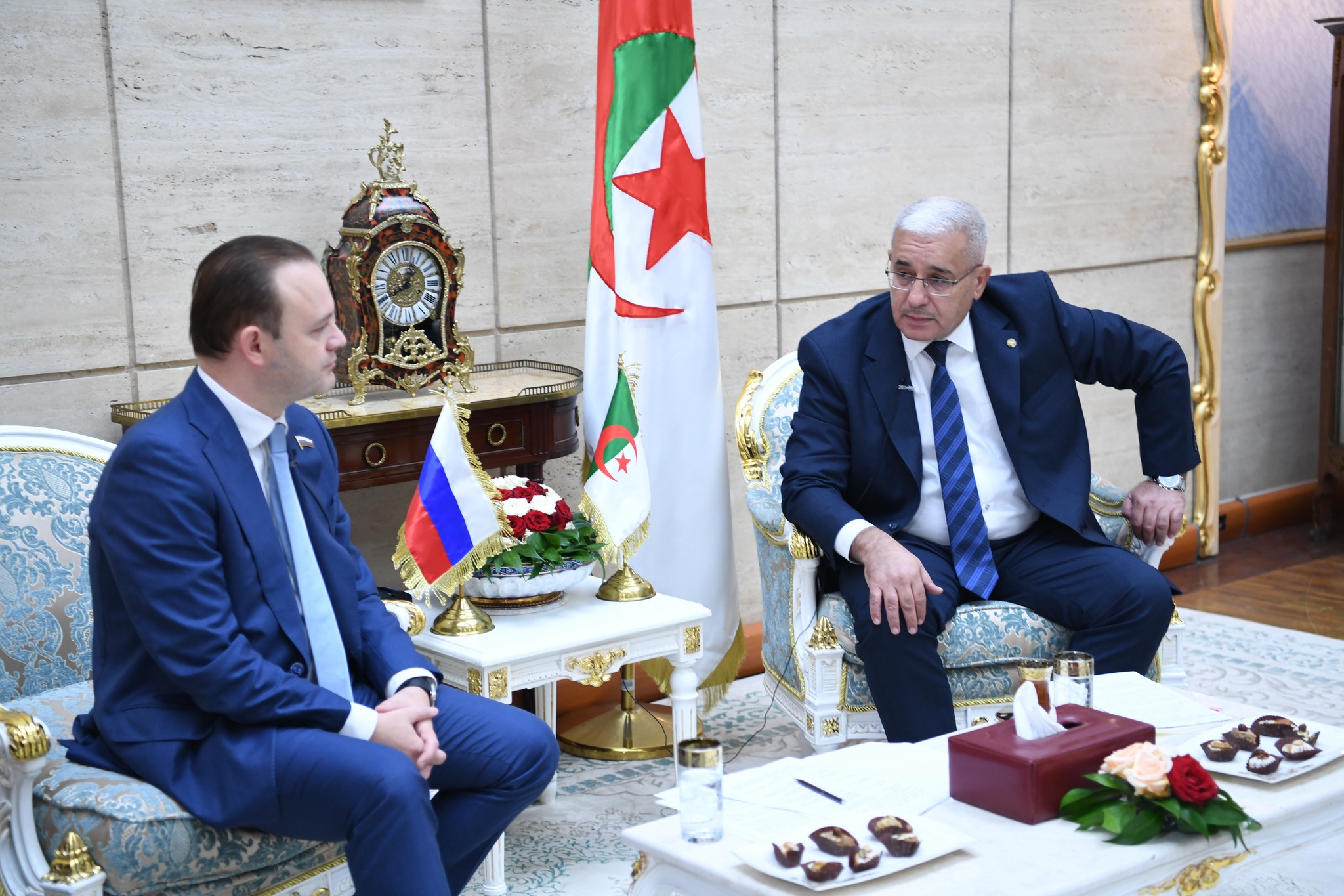 Boughali reçoit le vice-président de la Douma russe