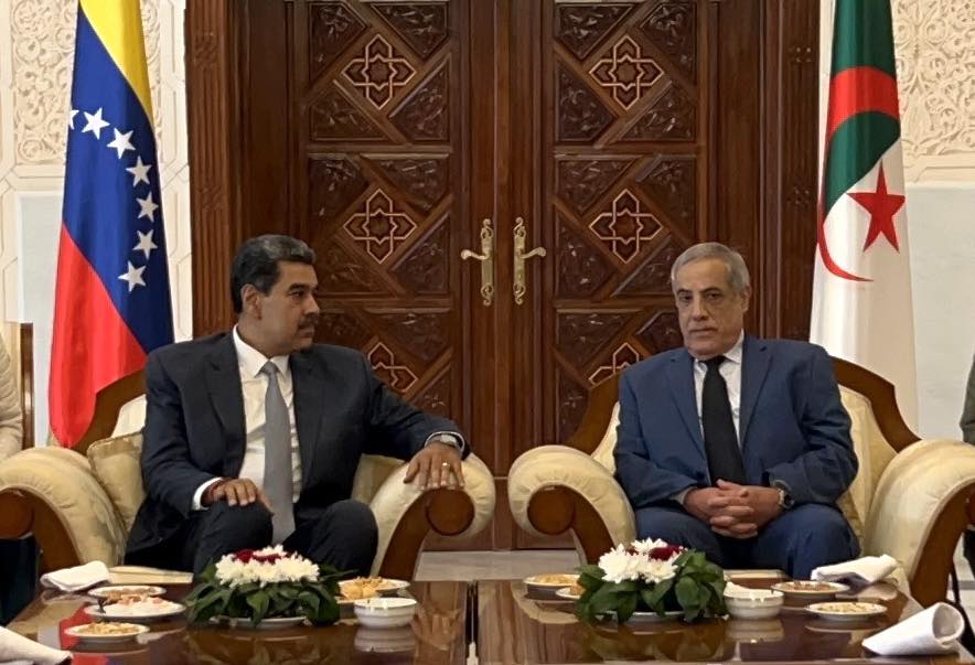 توقف تقني للرئيس الفنزويلي نيكولاس مادورو بالجزائر العاصمة