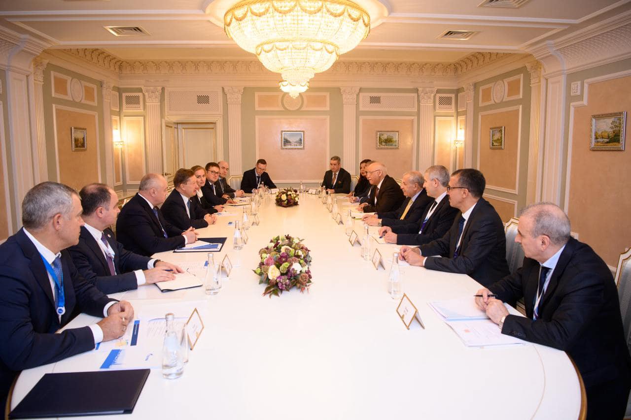 Sonatrach et Gazprom examinent les moyens de développer la coopération lors du Forum international du gaz de Saint-Pétersbourg