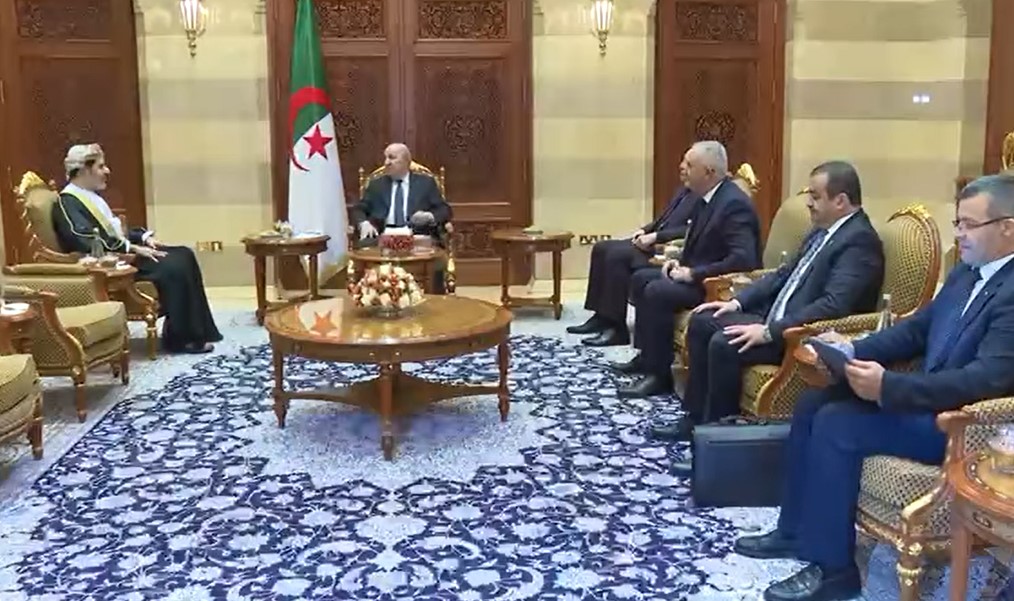 رئيس الجمهورية يستقبل بمسقط أحد كبار المساهمين في مجموعة بهوان الاقتصادية والشركة الجزائرية-العمانية للأسمدة