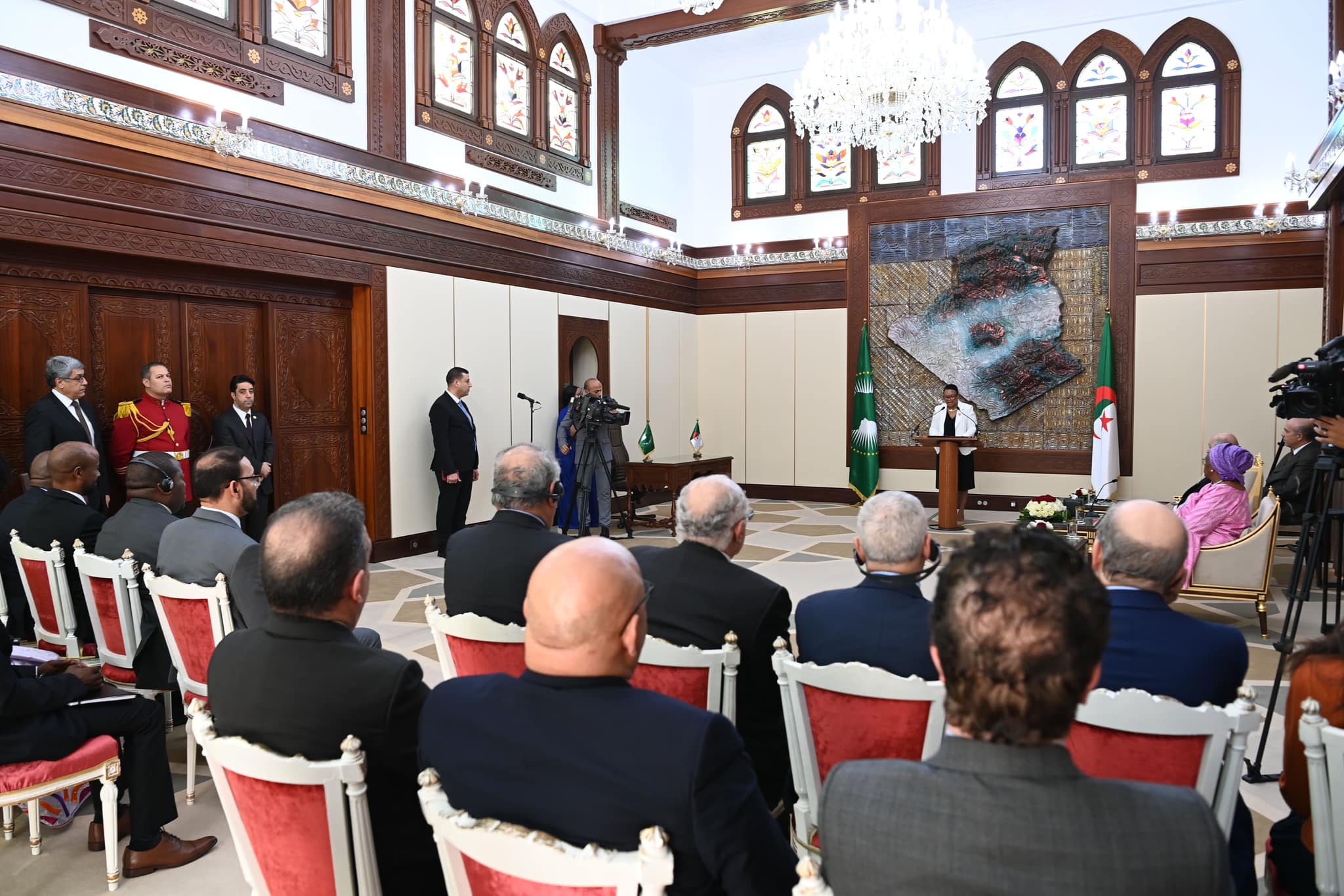 السفيرة ماري أنطوانيت روز-كواتر عقب أدائها اليمين أمام رئيس الجمهورية, السيد عبد المجيد تبون