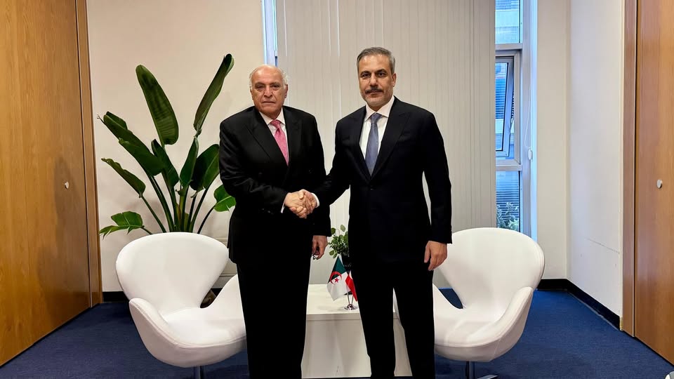 عطاف يعقد لقاءات ثنائية مع عديد وزارء خارجية