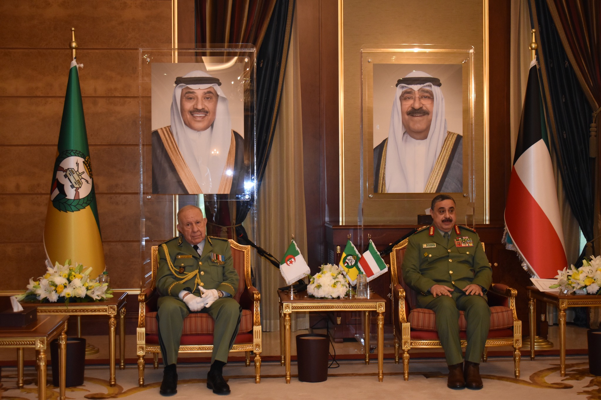 الفريق أول شنقريحة يلتقي مع وكيل الحرس الوطني الكويتي