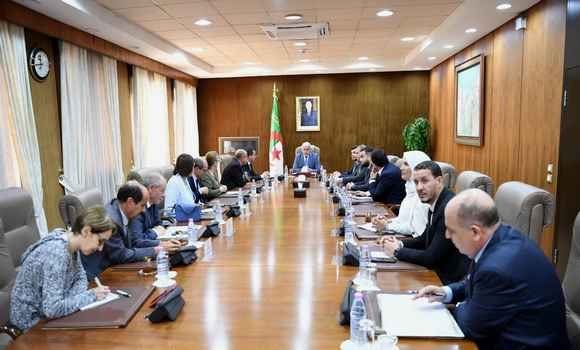 بوغالي يترأس لقاء بين النواب وأعضاء اللجنة الوطنية للوقاية من السرطان