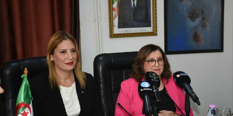 نجيبة جيلالي تتسلم مهامها على رأس وزارة البيئة وجودة الحياة