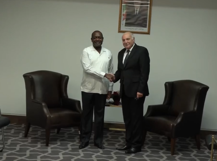 السيد عطاف يستقبل وزير العلاقات الدولية والتعاون لجمهورية ناميبيا
